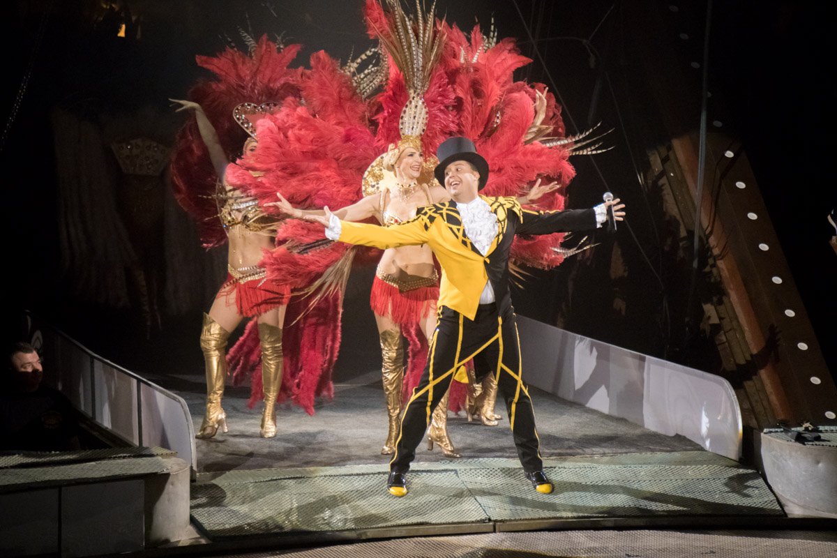 Куда же без перьев