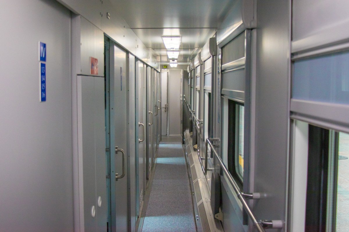 В поезде - 10 вагонов