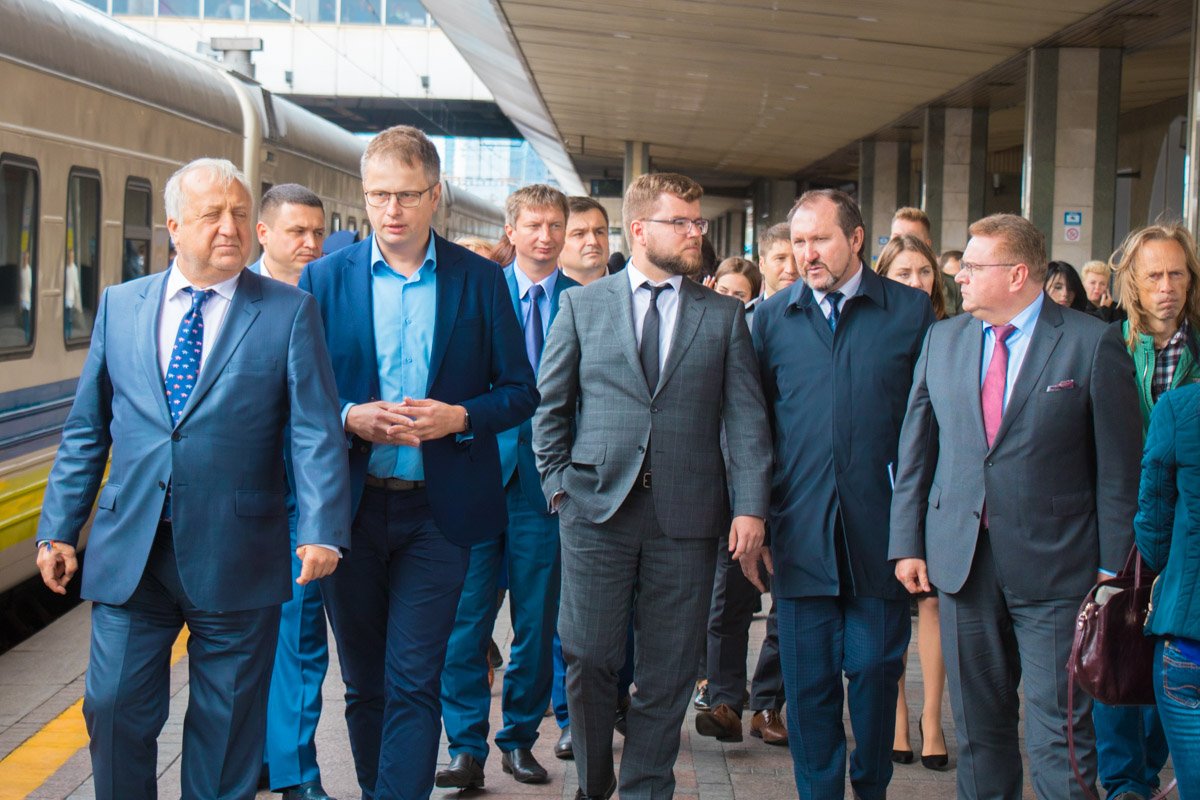 На презентацию поезда пришли представители "Укрзалізниці" и представители Беларуси, Латвии и Литвы