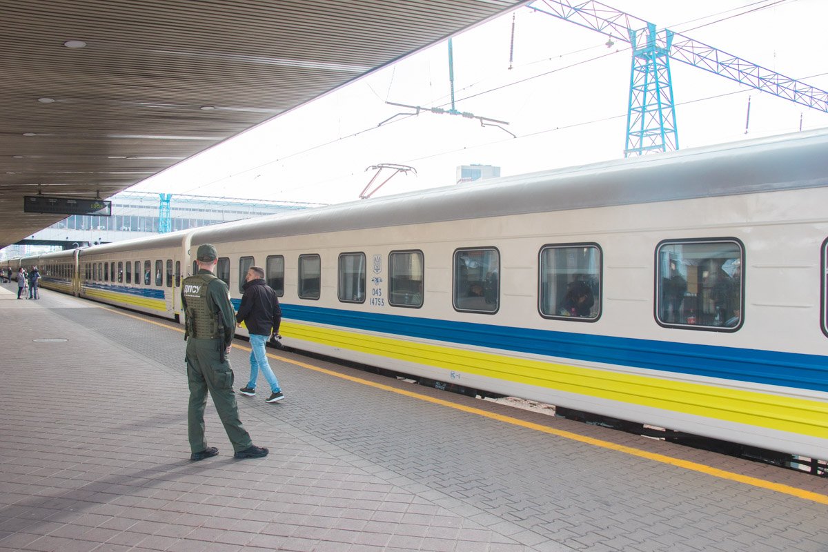 Поезд ездит раз в неделю