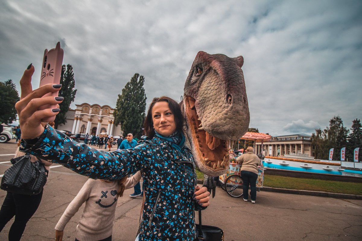 Вот такой динозавр тоже засветился на фото посетителей 