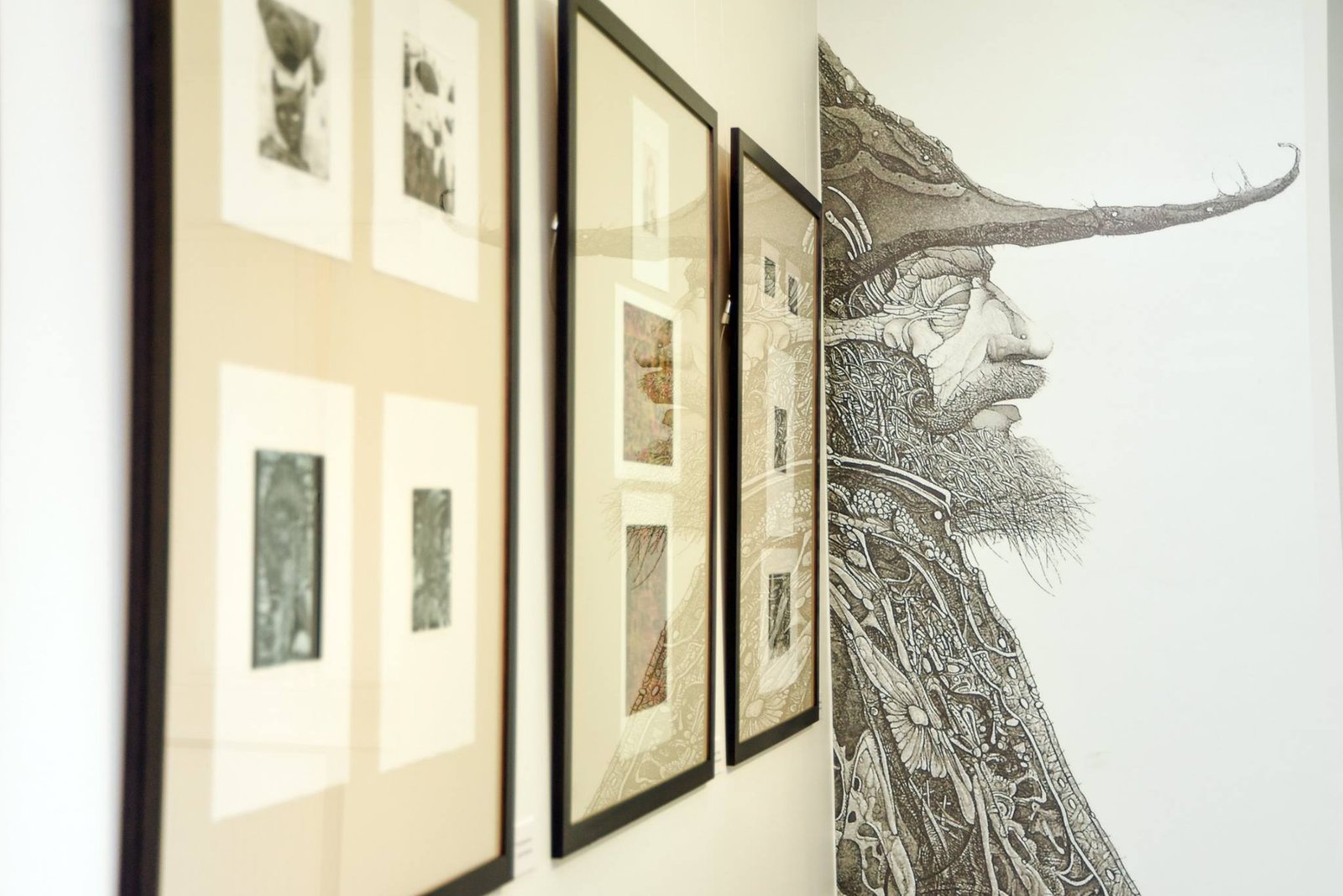 В экспозиции - графические миниатюры художников из 15 стран В экспозиции - графические миниатюры художников из 15 стран