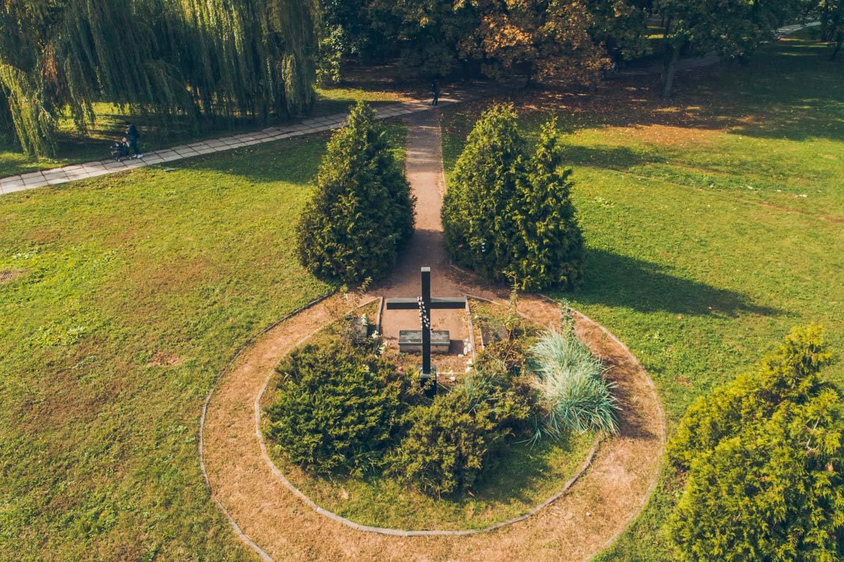 С течением времени территорию Бабьего Яра застраивали под магистрали и жилые дома