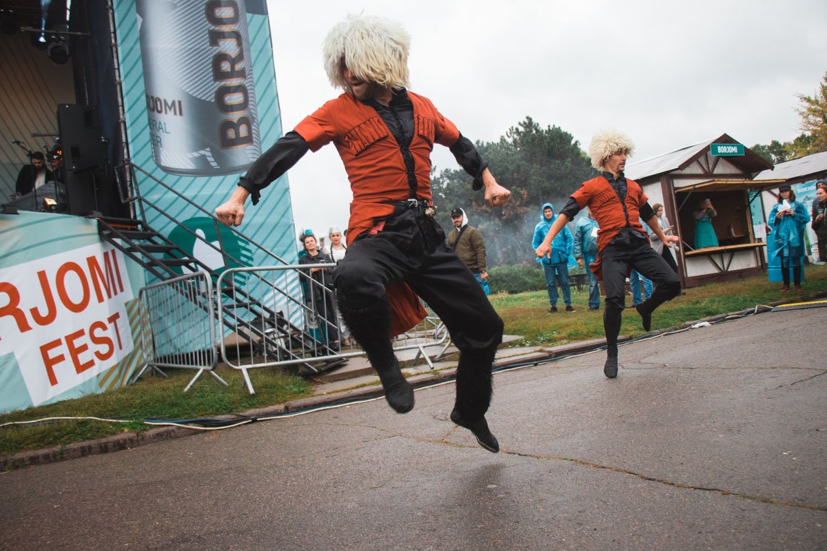 Горячий танец грузинов Горячий танец грузинов