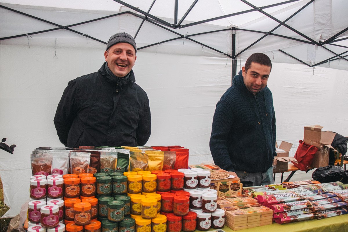 Изобилие грузинских национальных сладостей Изобилие грузинских национальных сладостей