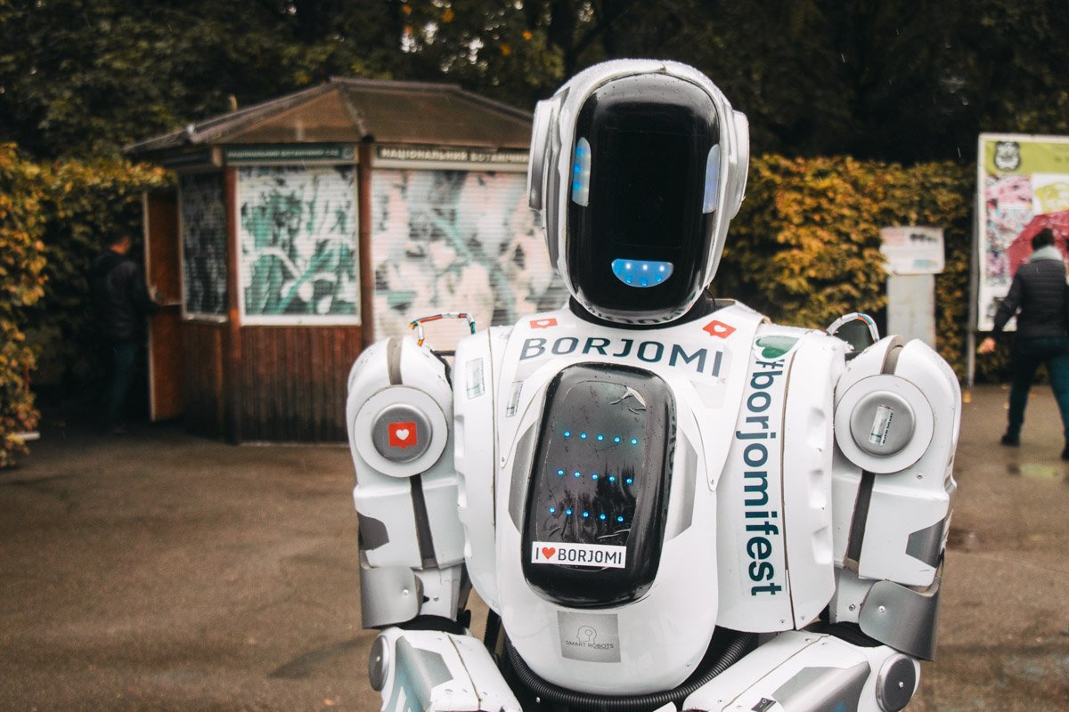 Робот с великолепным чувством юмора - Гоооги Робот с великолепным чувством юмора -Гоооги