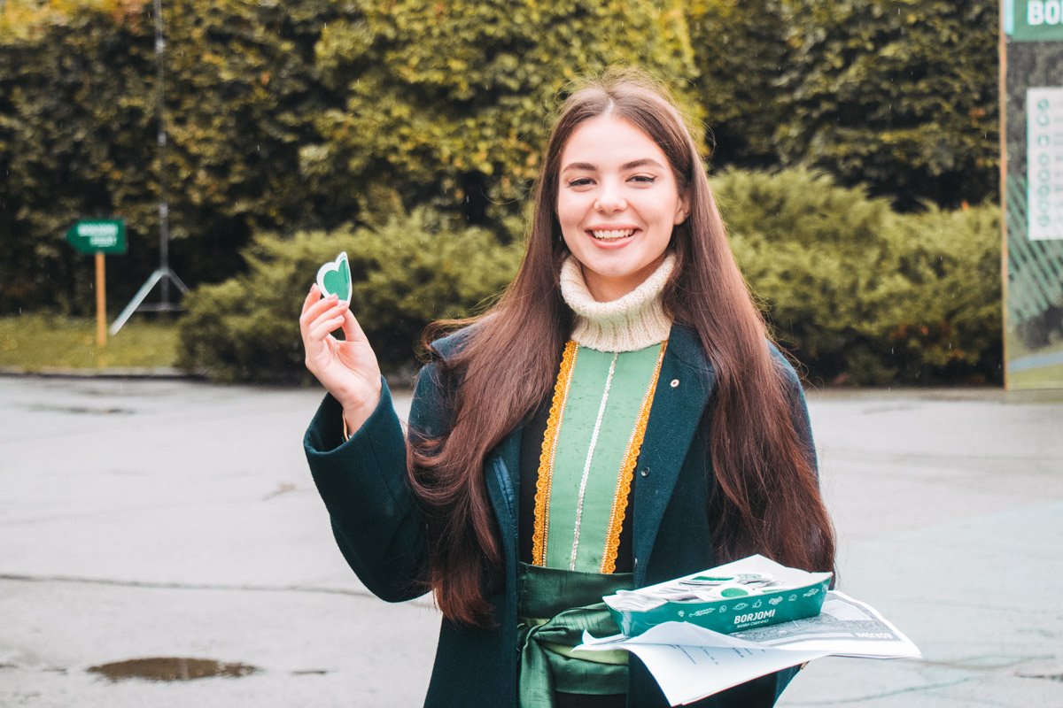 Милая грузинская девушка Сулико, офлайн-аналог Siri Милая грузинская девушка Сулико, офлайн-аналог Siri