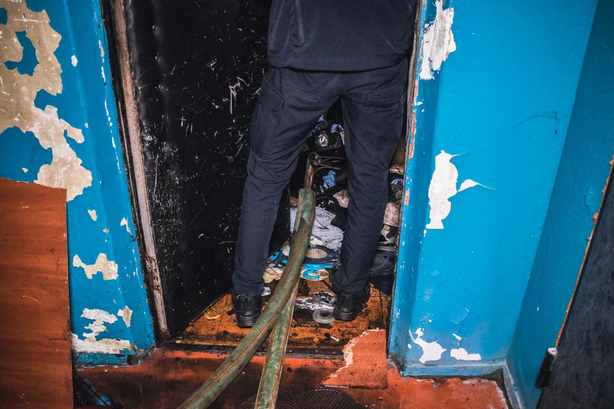 Мужчина сгорел на диване в одной из комнат Мужчина сгорел на диване в одной из комнат