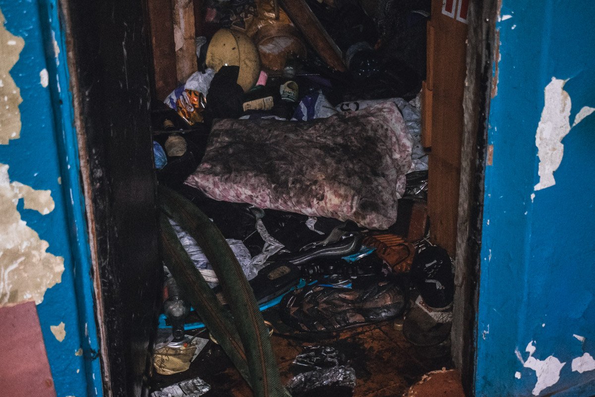 В квартире находилось много хлама В квартире находилось много хлама