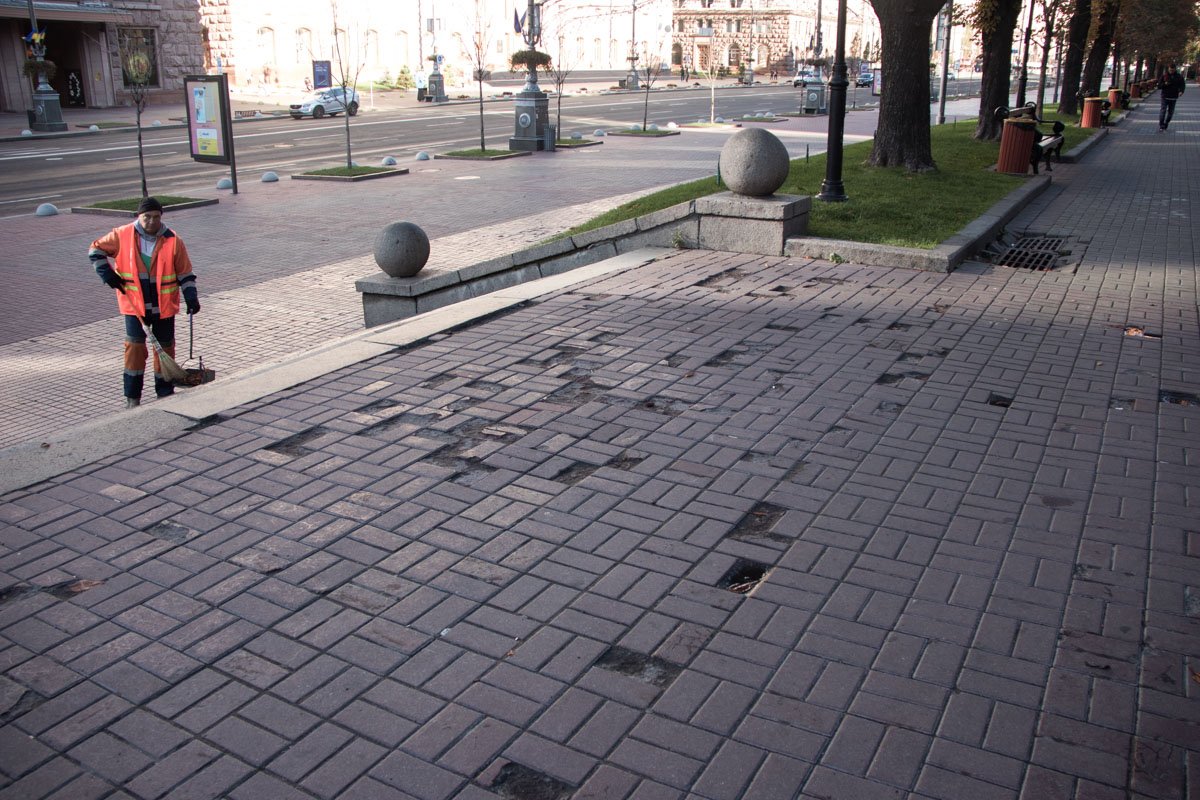 Такой плиткой впору играть в пятнашки