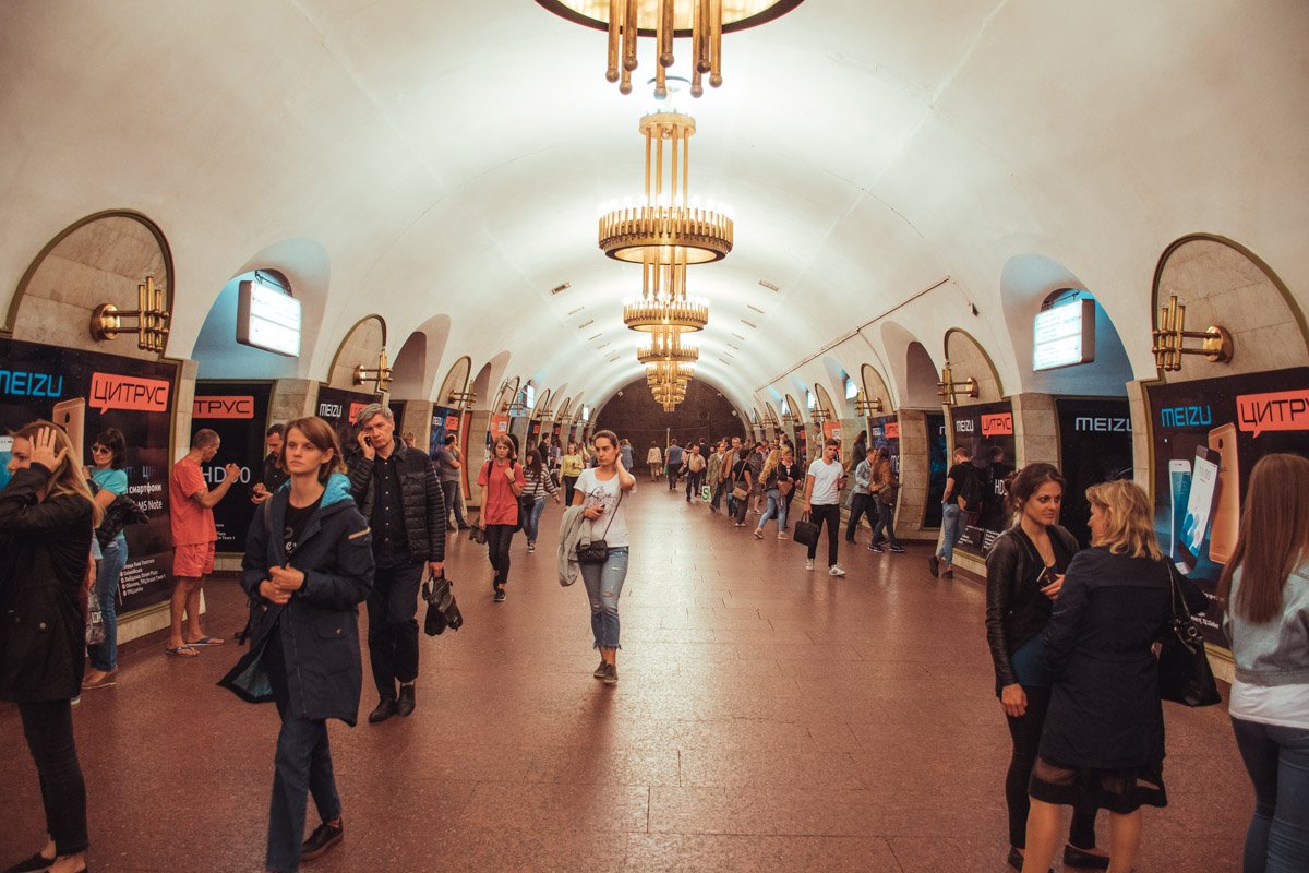 В метро Киева появились новые мониторы