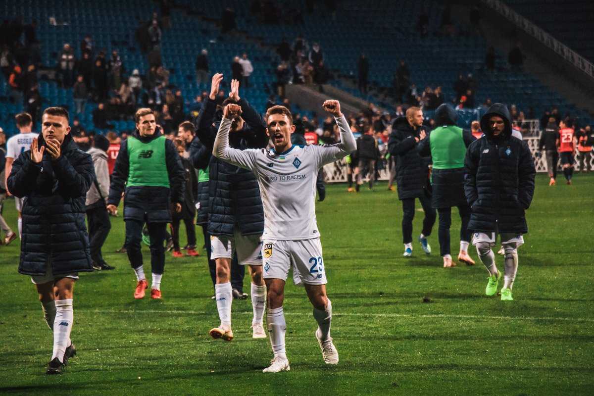 Йосип Пиварич празднует победу своей команды Йосип Пиварич празднует победу своей команды