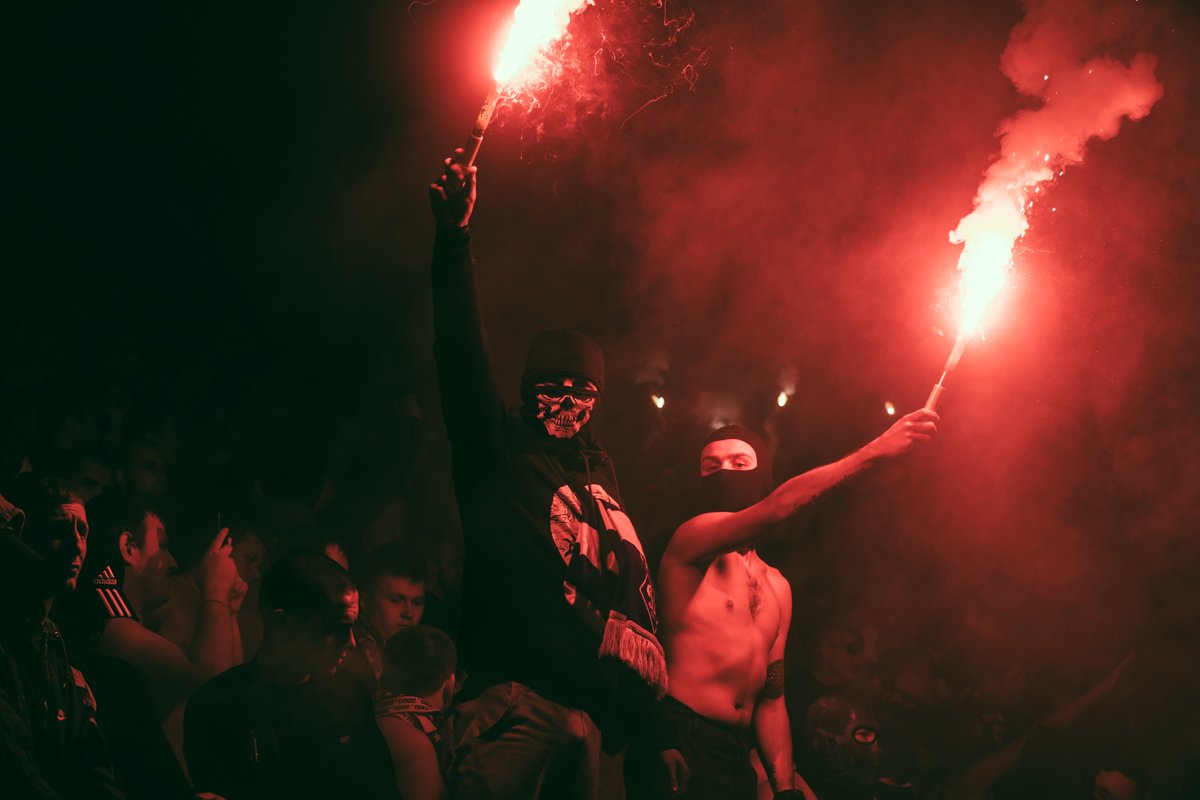 На этот матч ультрас "Динамо" припасли много пиротехники и файеров На этот матч ультрас "Динамо" припасли много пиротехники и файеров