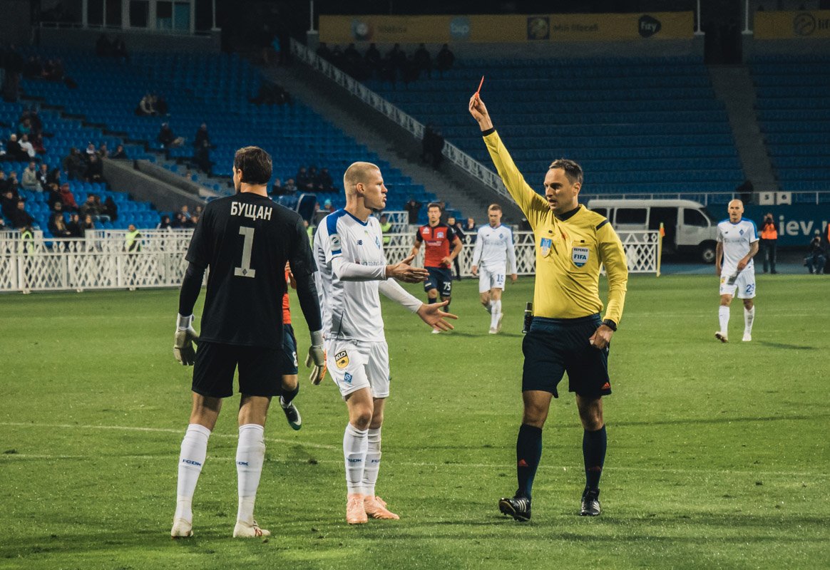 Вот так вот Бущана отправляли в раздевалку Вот так вот Бущана отправляли в раздевалку