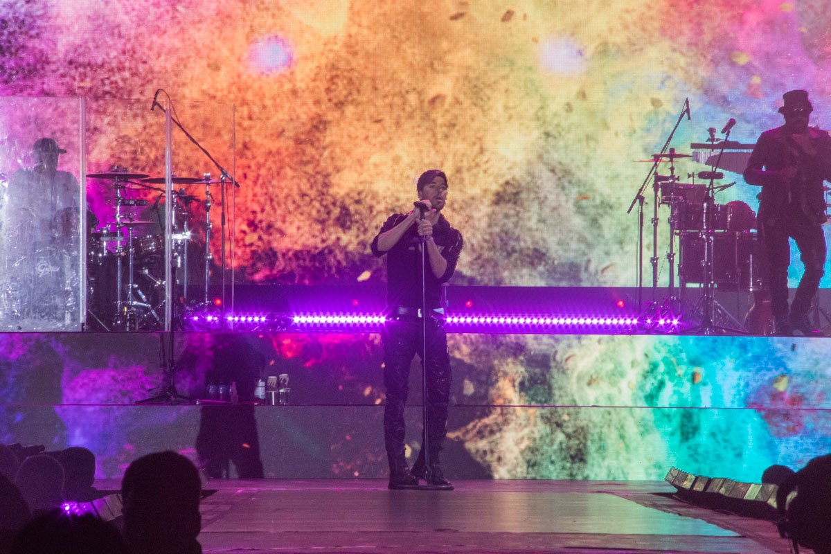 Все выступление было фантастическое световое шоу