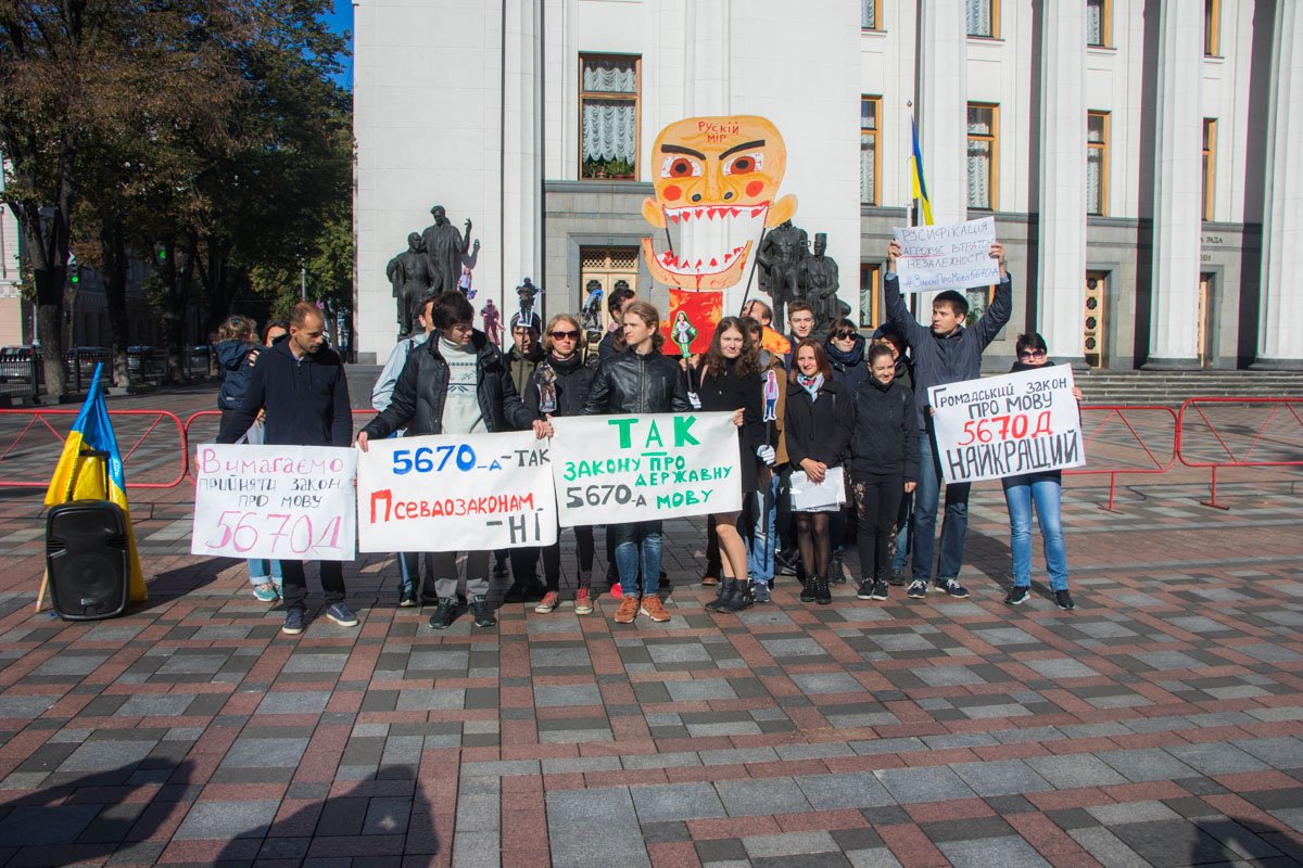 По статистике в Украине 50% общества разговаривают на украинском языке