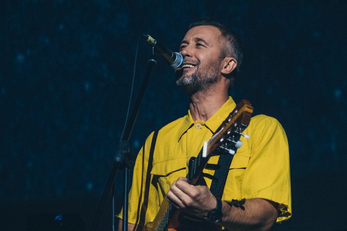 Все песни легкие, написаны с романтичностью и лиричностью, присущими Бабкину