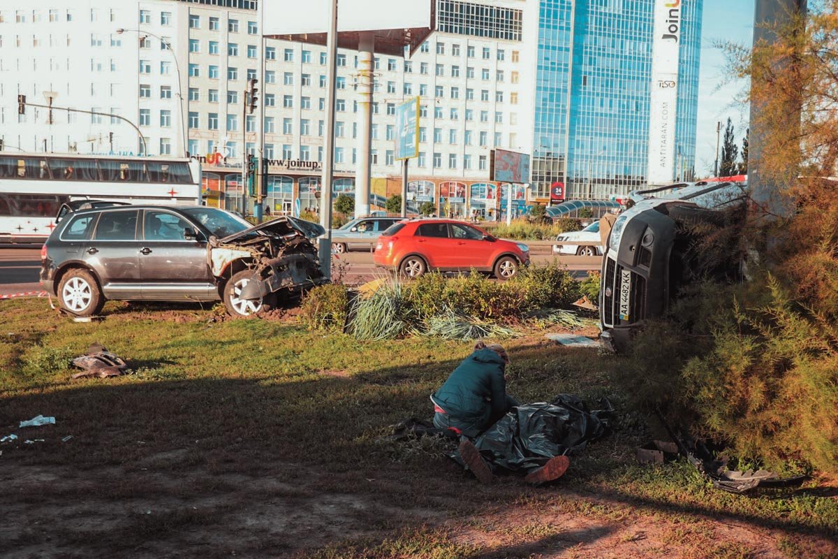 Автомобиль Volkswagen Touareg врезался в Fiat Doblo