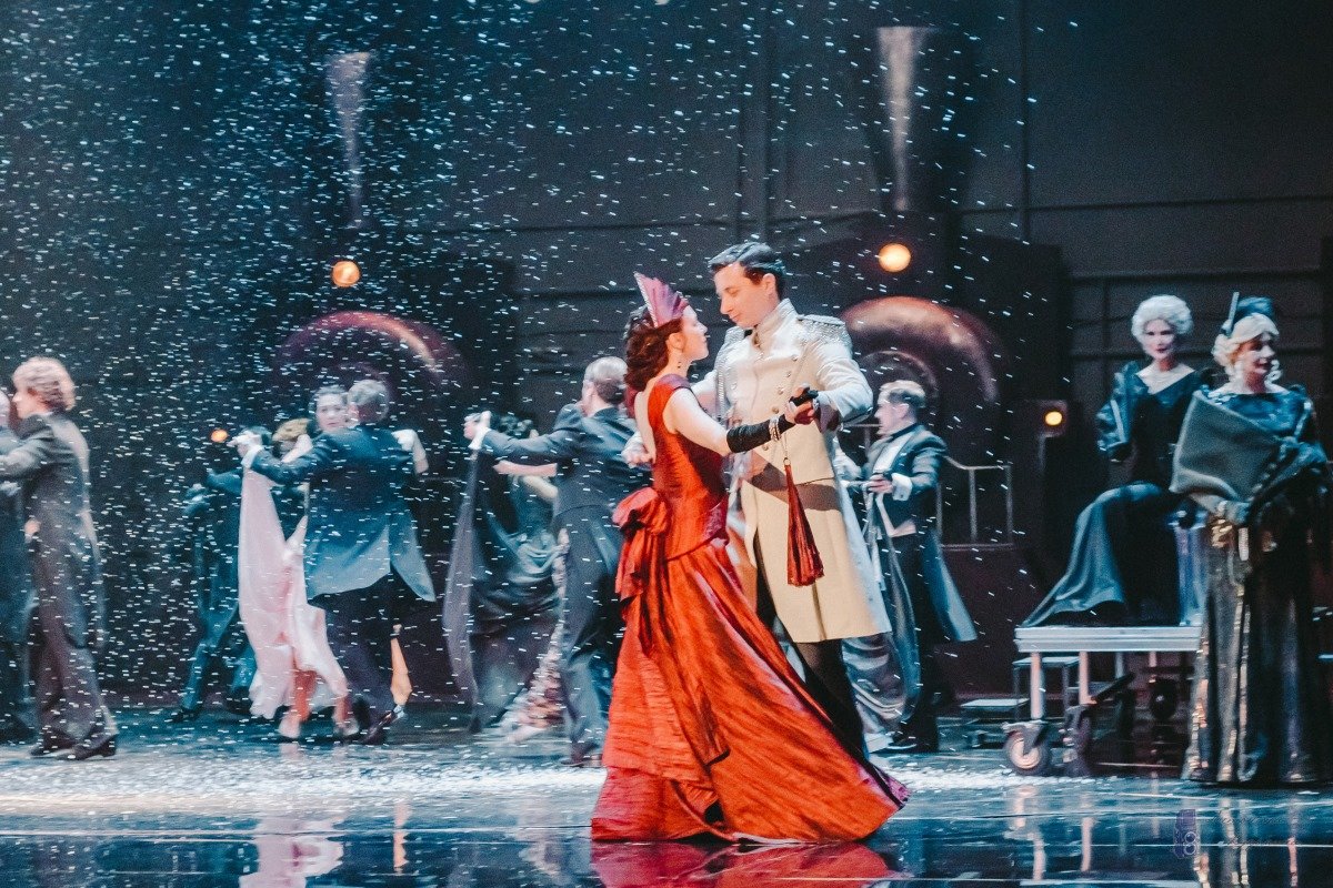 Киевский театр Тысячелетие представляет спектакль Анна Каренина Киевский театр "Тысячелетие" представляет спектакль "Анна Каренина" width="1200" height="800"><figcaption> Киевский театр "Тысячелетие" представляет спектакль "Анна Каренина"
</figcaption></figure></p><p><strong>Где: </strong>Камерная сцена театра "Тысячелетие", <span class="LrzXr">проспект Петра Григоренко, 26а</span>
</p><p><strong>Когда:</strong> 19:00
</p><p><strong>Цена:</strong> от 150 гривен
</p><p><a href="https://concert.ua/ru/events/anna-karenina">Ссылка на событие</a>
</p><p></p><h3 class="event-main-info__name" style="text-align: center;"><span class="event-main-info__name-value">ВАСЯ ДОЛЖЕН ПОЗВОНИТЬ</span></h3>
<p>В частный пансион Руты приезжают и давние знакомые, и новые гости: бизнес-леди Люля, художница Лиля, психиатр-немец Фогель, бывшая арфистка Рената, ее сын Альберт. Здесь их ожидают приятные и не очень приятные сюрпризы. Рута принимает всех с их капризами, характерами, болезнями и комплексами. Ее мир гармоничен, а если что не так, она может посоветоваться с Васей. Только вот постояльцы не хотят прислушаться друг к другу и разрушают Рутин мир. Удастся ли восстановить его? Возможно ли слышать друг друга и быть великодушными?
</p><p><figure class="image"><img class="wp-image-133747 size-full" title="Сценическая редакция Екатерины Степанковой" src="https://cdn.informator.ua/@dp/media/kiev/2023/10/12/6527afb3c7c57.jpeg" alt="Сценическая редакция Екатерины Степанковой" width="1200" height="800"><figcaption> Сценическая редакция Екатерины Степанковой
</figcaption></figure></p><p><strong>Где: </strong>Киевский театр драмы и комедии на левом берегу Днепра, Броварскй проспект, 25
</p><p><strong>Когда:</strong> 19:00
</p><p><strong>Цена:</strong> от 75 гривен
</p><p><a href="https://concert.ua/ru/events/vasja-dolzhen-pozvonit">Ссылка на событие</a>
</p><p></p><h3 style="text-align: center;">МУЗЫКАЛЬНАЯ ПЛАТФОРМА/ МУЗПЛАТФОРМА</h3>
<p>Имиджевое событие, на котором соберутся влиятельные люди из мира шоу-бизнеса, популярные артисты, композиторы, продюсеры и многие другие представители музыкальной индустрии, причастных к развитию нашей сцены. Телевизионные рейтинги "Музыкальной платформы" не раз били рекорды.
</p><p>Олег Винник, Сергей Бабкин, ALEKSEEV, Оксана Билозир, Александр Пономарев, Alyosha, Оля Полякова, Виктор Павлик, Полиграф ШарикOFF, Арсен Мирзоян, Tayanna, Артем Пивоваров, Ivan Navi, Tarabarova, TamerlanAlena, Gena Viter, Лисапетний Батальон, Антитела, Виталий Козловский, Sonya Kay, Мята & Markus Riva, Наталка Карпа, Nikita Lomakin - будут все самые топовые исполнители украинской эстрады.
</p><p><figure class="image"><img class="wp-image-133748 size-full" title="Музыкальная платформа 2018: В большом городе будут все!" src="https://cdn.informator.ua/@dp/media/kiev/2023/10/12/6527afb41348e.jpeg" alt="Музыкальная платформа 2018: “В большом городе будут все!”" width="1200" height="800"><figcaption> Музыкальная платформа 2018: “В большом городе будут все!”
</figcaption></figure></p><p><strong>Где:</strong> Национальный дворец искусств Украина, улица Большая Васильковская, 103
</p><p><strong>Когда:</strong> 19:00
</p><p><strong>Цена:</strong> от 650 гривен
</p><p><a href="https://kiev.karabas.com/muzichna-platforma">Ссылка на событие</a>
</p><p></p><h3 class="event-main-info__name" style="text-align: center;"><span class="event-main-info__name-value">ИМПЕРИЯ АНГЕЛОВ</span></h3>
<p>«Империя Ангелов» - это талантливые профессиональные актеры, прекрасная режиссура, гармоничное сплетение философии и юмора. В спектакле звучит современная русская, американская, французская музыка, а также классические произведения мировых композиторов.
</p><p><figure class="image"><img class="wp-image-133749 size-full" title="На сцене Кинопанорамы театр Визави представит нашумевший спектакль Империя Ангелов" src="https://cdn.informator.ua/@dp/media/kiev/2023/10/12/6527afb4537b0.jpeg" alt="На сцене Кинопанорамы театр «Визави» представит нашумевший спектакль «Империя Ангелов»" width="1200" height="800"><figcaption> На сцене Кинопанорамы театр «Визави» представит нашумевший спектакль «Империя Ангелов»
</figcaption></figure></p><p><strong>Где: </strong> <span class="event-buy-info__row">Кинопанорама</span><span id="venue-address" class="event-buy-info__row">, улица Шота Руставели, 19</span>
</p><p><strong>Когда:</strong> 20:00
</p><p><strong>Цена:</strong> от 200 гривен
</p><p><a href="https://kiev.karabas.com/muzichna-platforma">Ссылка на событие</a>
</p><p></p><p style="text-align: right;"><strong>Максим Биев</strong></p></body></html>