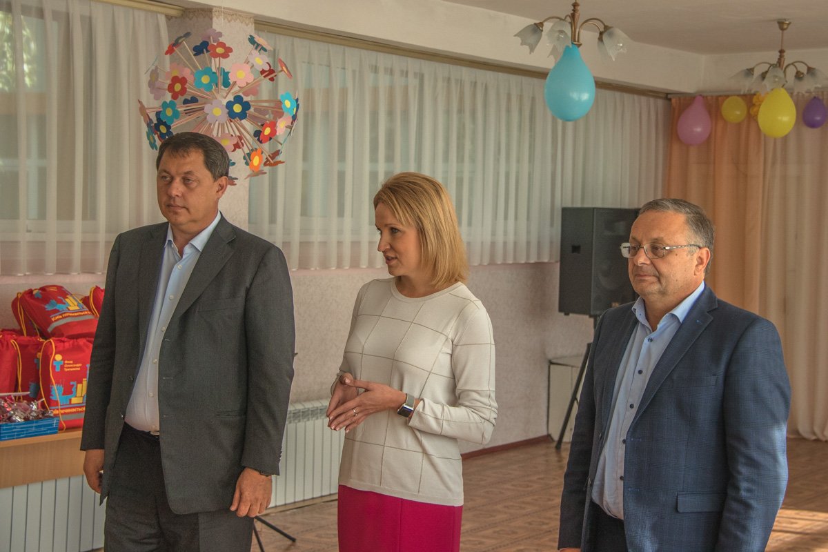 Представители власти и администрации Представители власти и администрации