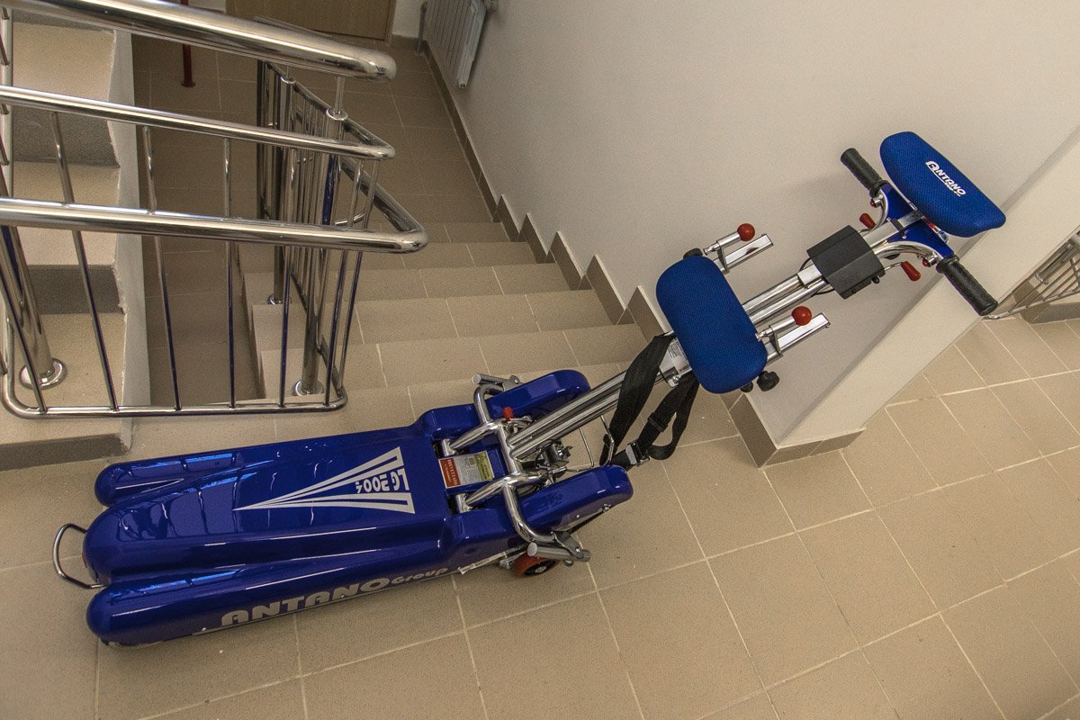 Подъемник для поднятия колясок по ступенькам Подъемник для поднятия колясок по ступенькам