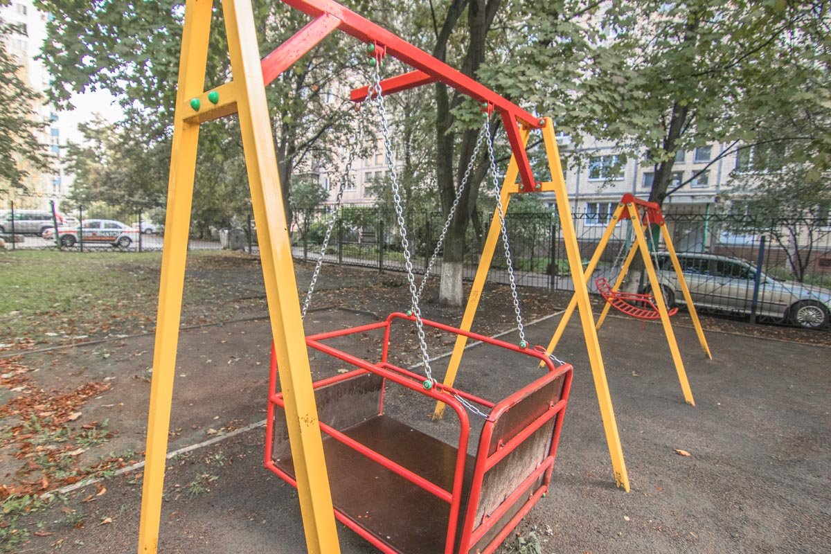 В 2017 году на территории центра построили детскую площадку для детей с особенными потребностями В 2017 году на территории центра построили детскую площадку для детей с особенными потребностями