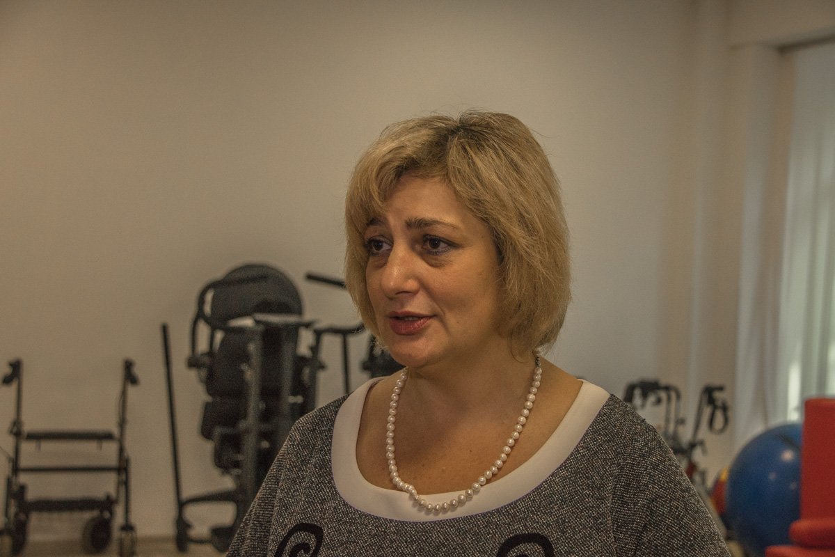 Заведующая отделением поделилась, что они хотят устроить кабинет профориентации, где детей будут подготавливать к их будущим работам Заведующая отделением поделилась, что они хотят устроить кабинет профориентации, где детей будут подготавливать к их будущим работам