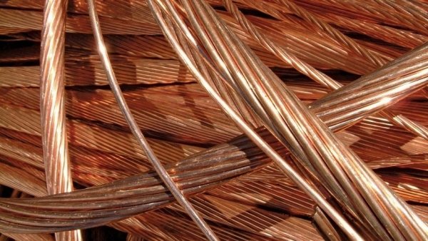 Медный кабель стоит от 100 до 150 гривен