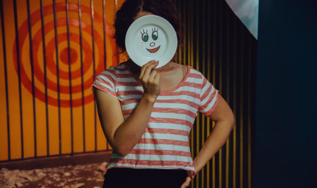 На фестивале можно будет бить тарелки сколько душе угодно На фестивале можно будет бить тарелки сколько душе угодно