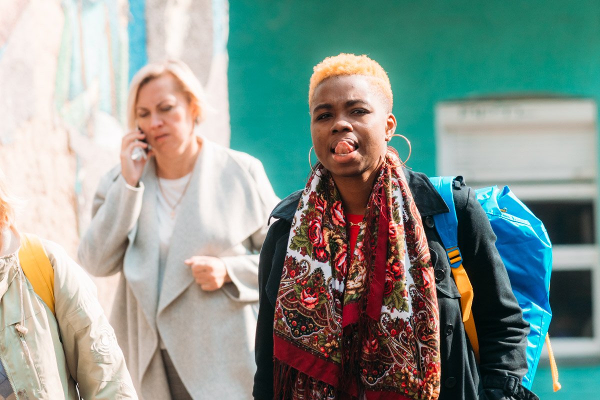 И вы тоже покажите язык своей усталости!