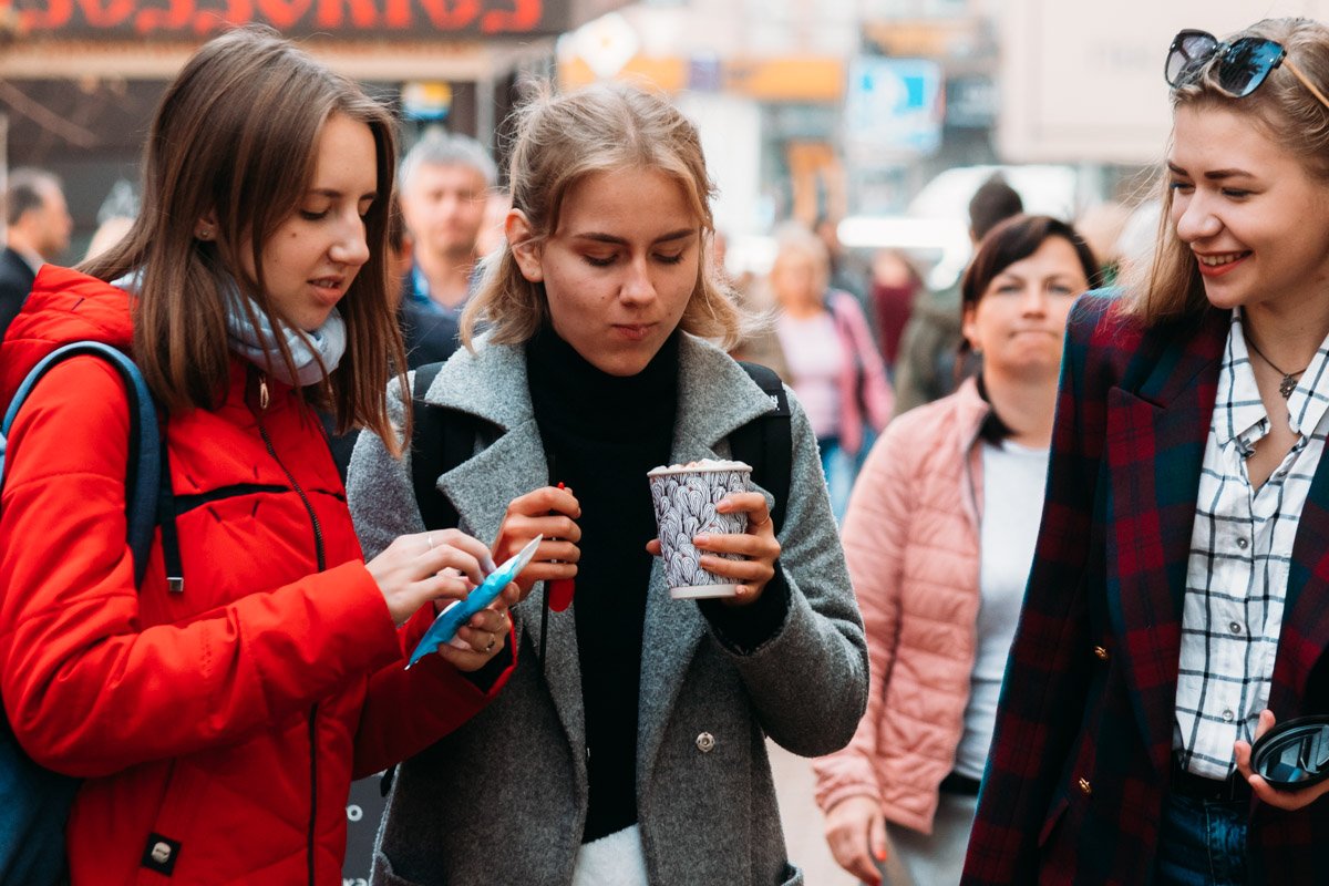 Пока есть время, нужно наслаждаться прогулками с подружками