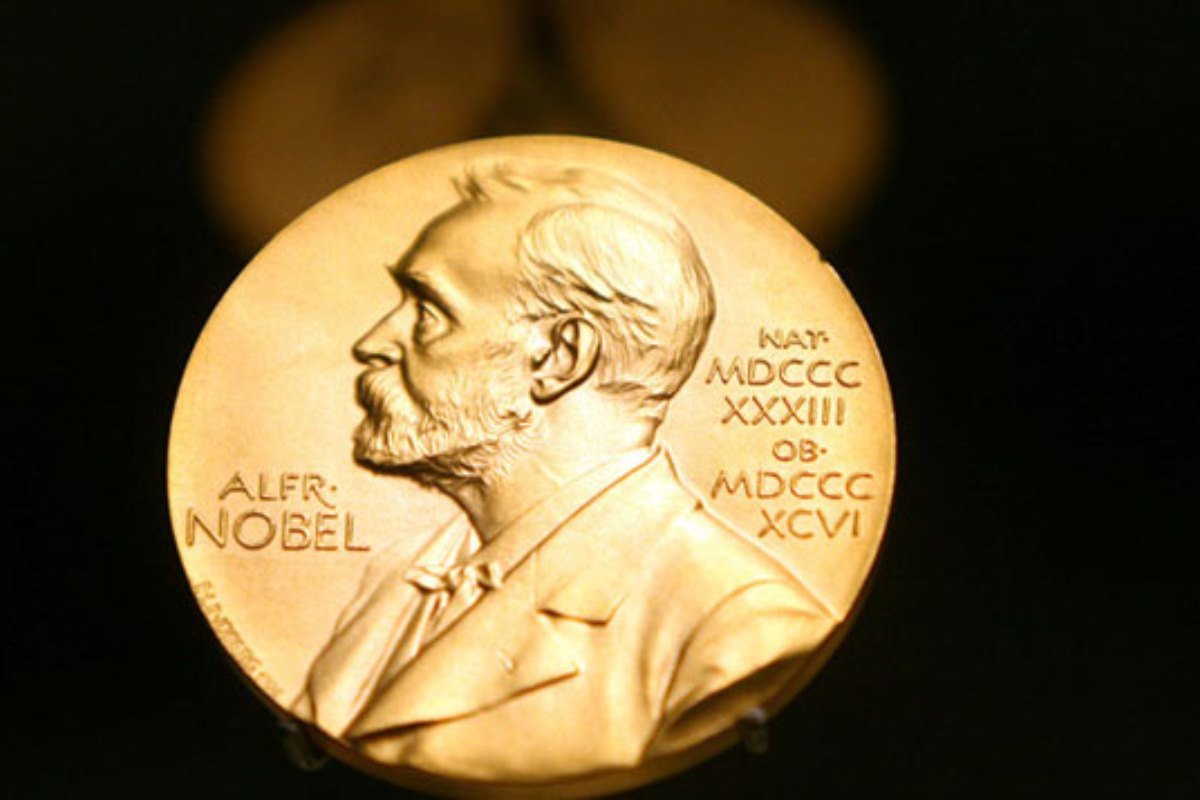 Награду в области физики получили за изучение лазеров