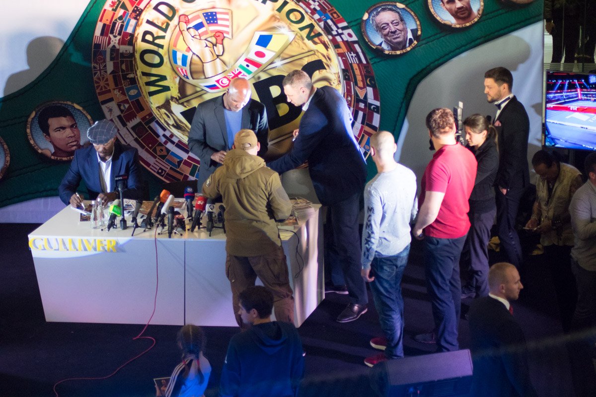 Фанаты наконец-то увидели кумиров Фанаты наконец-то увидели кумиров