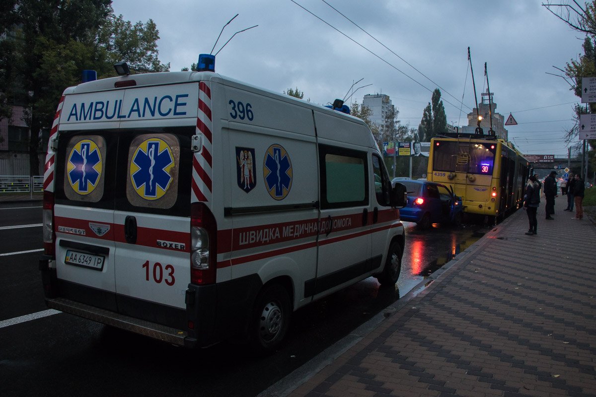 От удара водитель Daewoo получил повреждение ноги