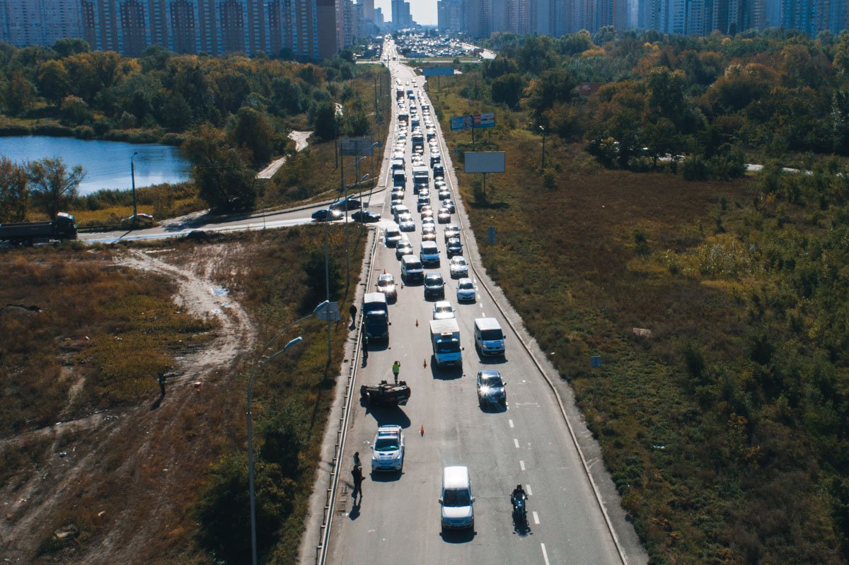 Во время аварии образовалась пробка