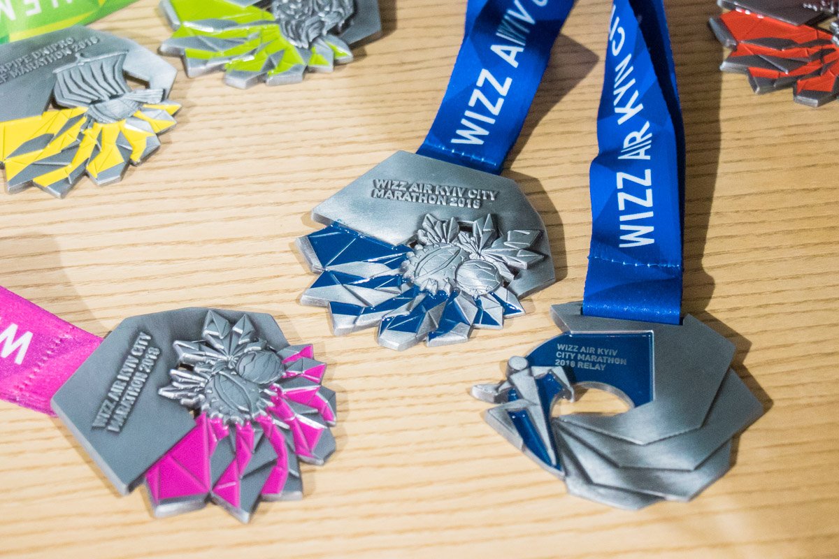 Дизайн медалей, которыми наградят бегунов