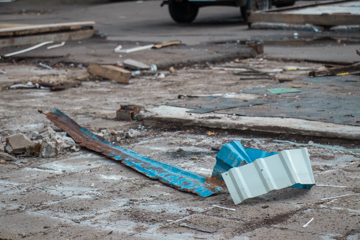 Вокруг Житнего рынка активно идет торговля с земли Вокруг Житнего рынка активно идет торговля с земли