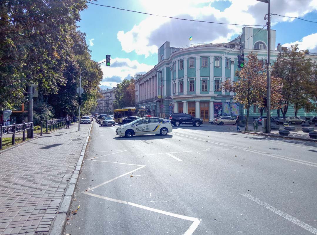 Ученые перекрыли улицу Грушевского Ученые перекрыли улицу Грушевского