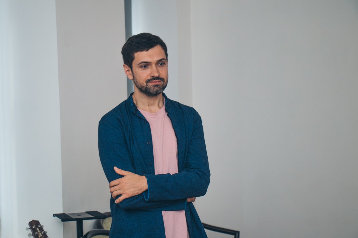 Солист говорит, что новый клип о ребенке в каждом из нас Солист говорит, что новый клип о ребенке в каждом из нас