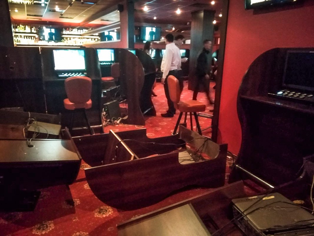 После погрома молодые люди скрылись в неизвестном направлении После погрома молодые люди скрылись в неизвестном направлении