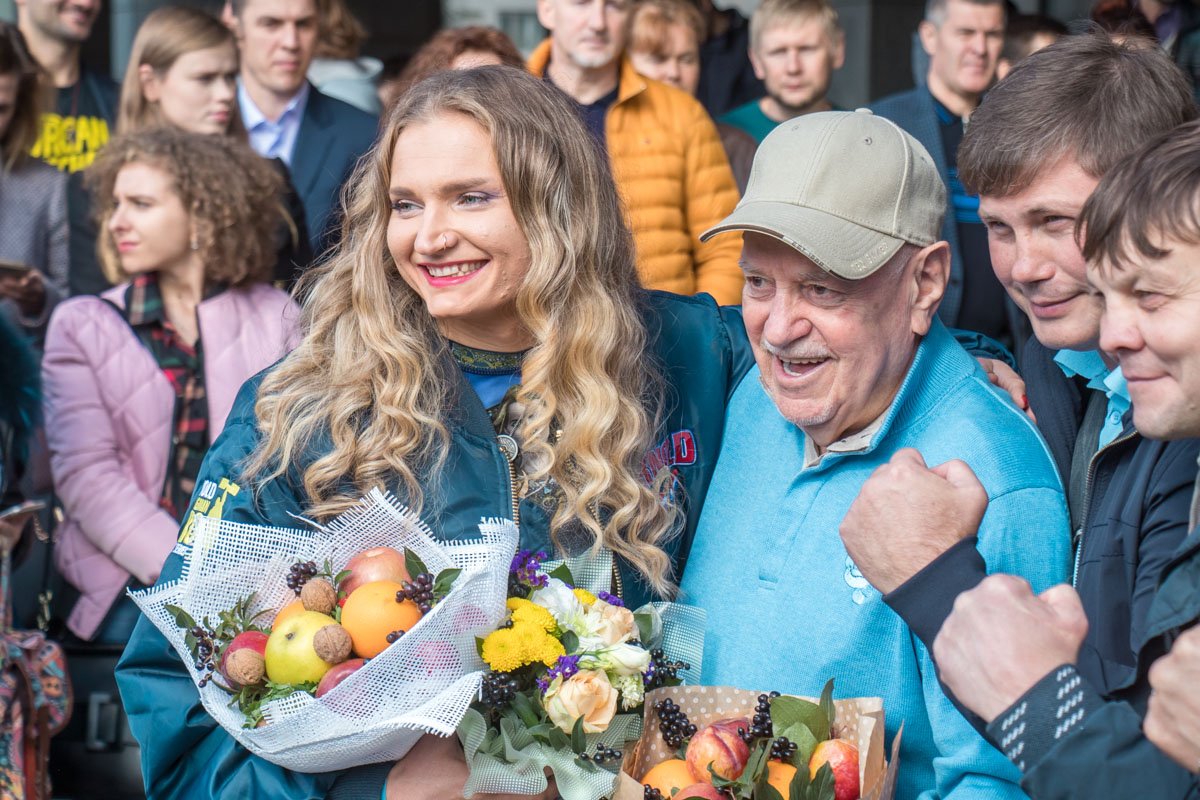Боксер Михаил Завьялов с самой сильной женщиной планеты Ольгой Лящук