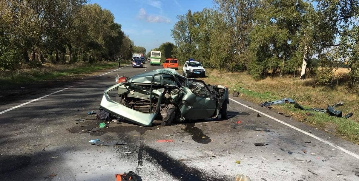 Водитель легковушки погиб на месте