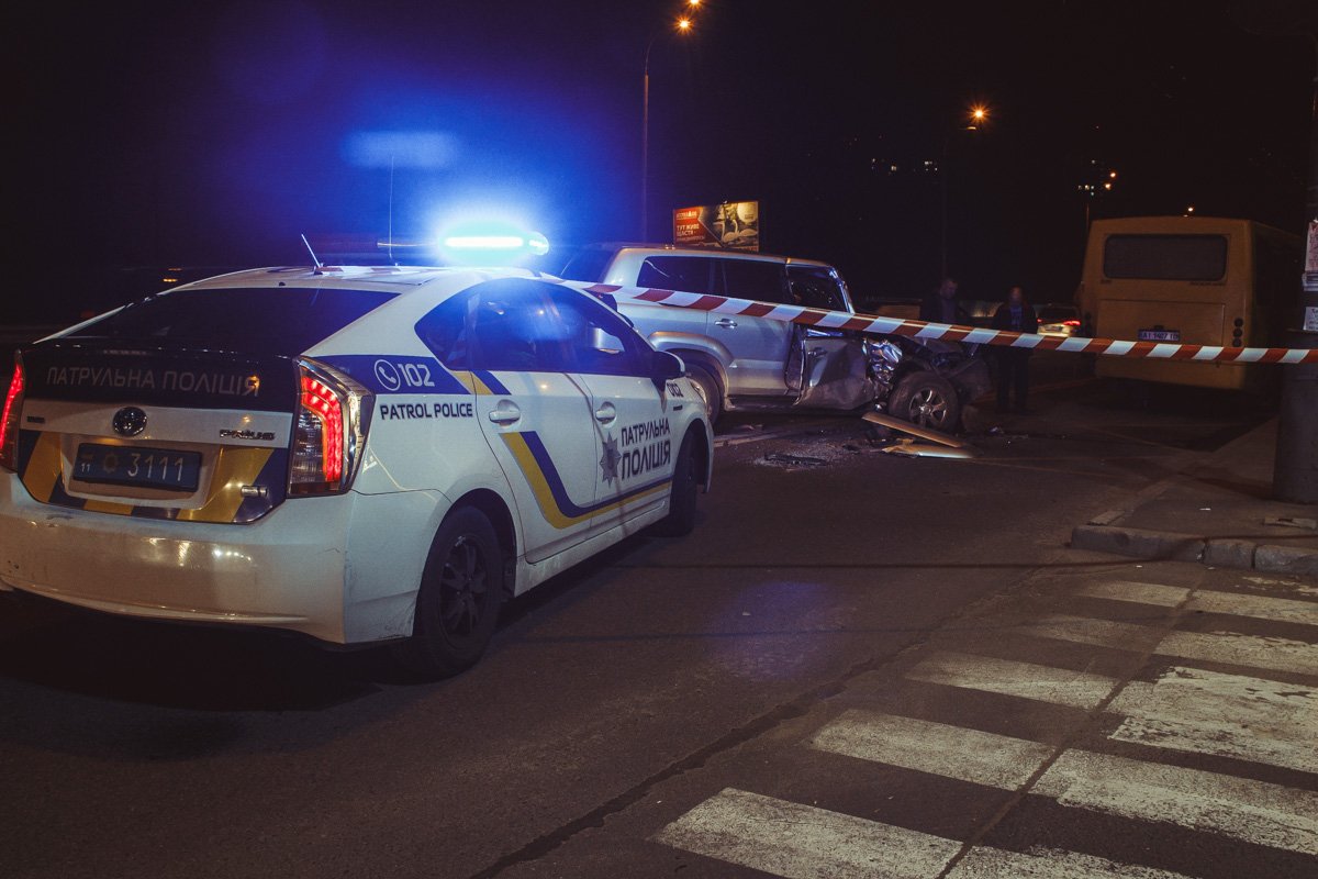 5 октября в Киеве на проспекте Академика Глушкова, возле станции метро Ипподром, произошло ДТП с пострадавшими 5 октября в Киеве на проспекте Академика Глушкова, возле станции метро Ипподром, произошло ДТП с пострадавшими