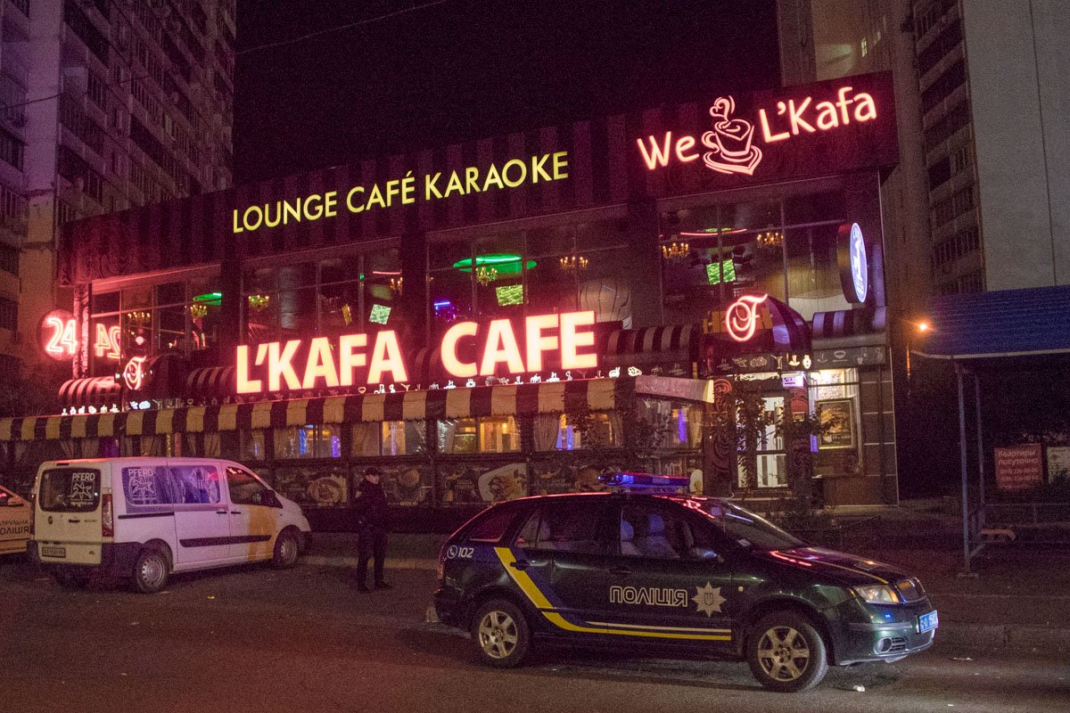 В ночь на 6 октября в Киеве по адресу улица Гришко, 8в, на крыльце L`Kafa Cafe, произошла стрельба