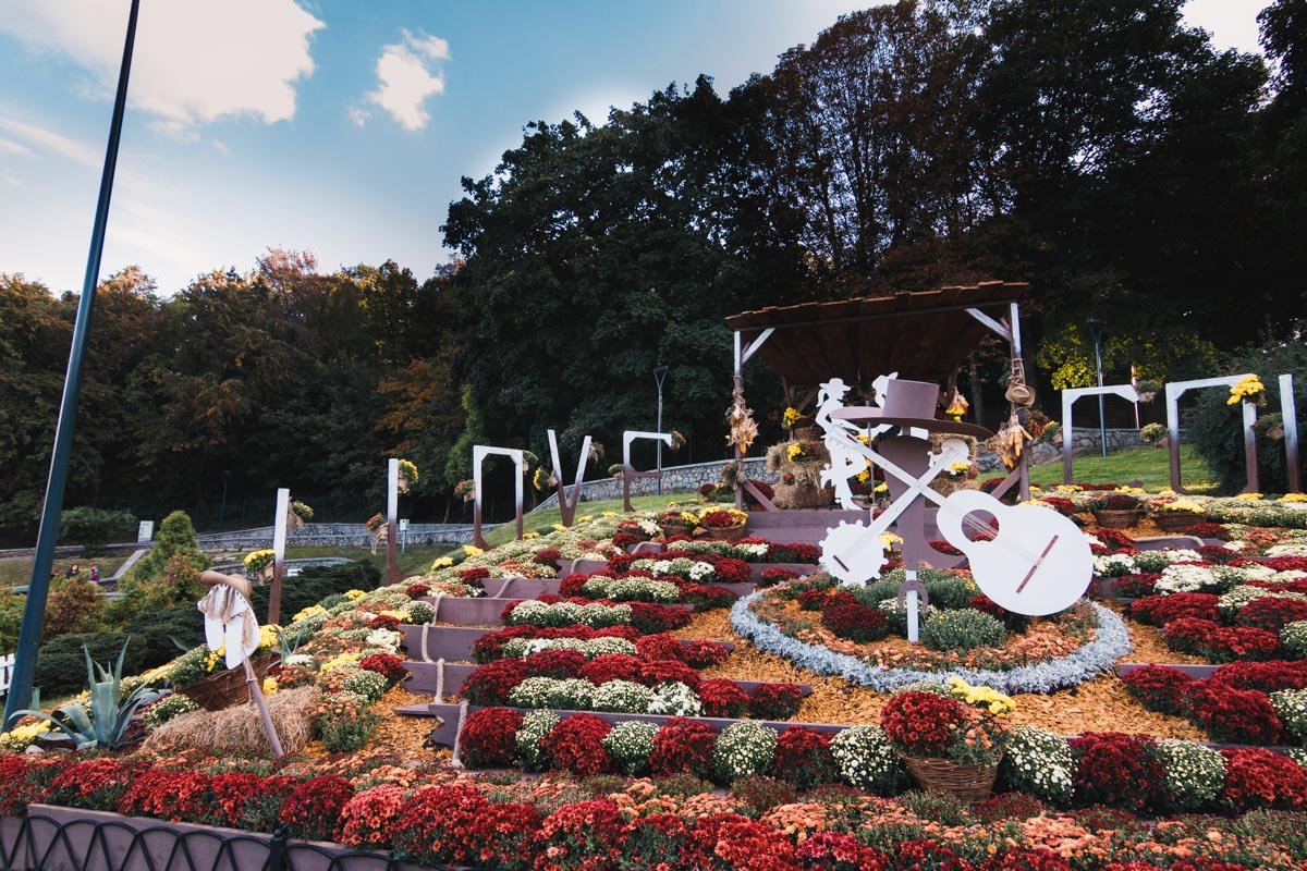 На фестивале разместилось 10 цветочных локаций На фестивале разместилось 10 цветочных локаций