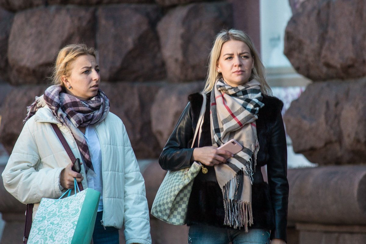 С шарфом не только тепло, но и стильно