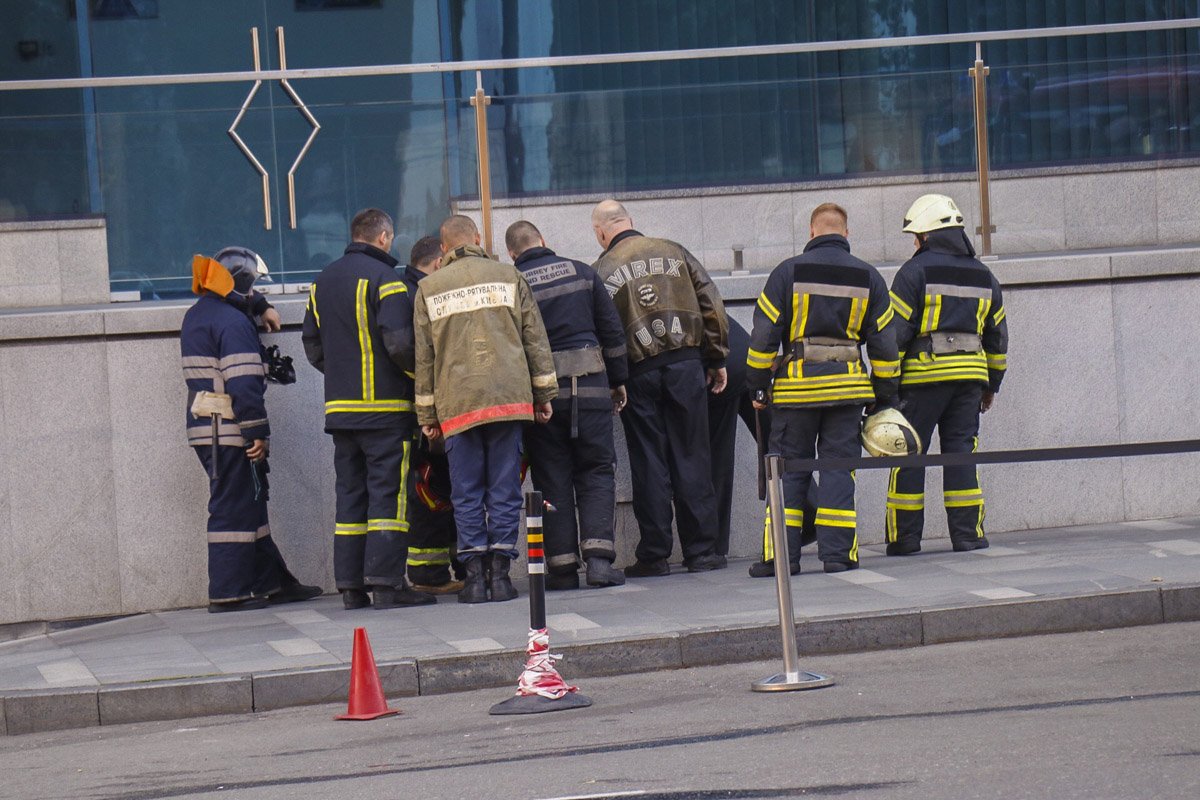  Эвакуировали около 60 сотрудников 