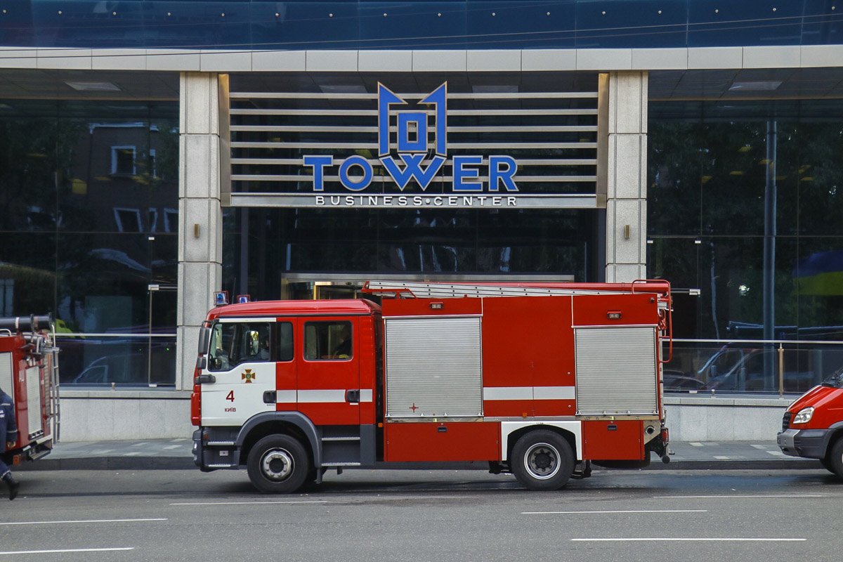 Людей из бизнес-центра эвакуировали из-за учебной тревоги