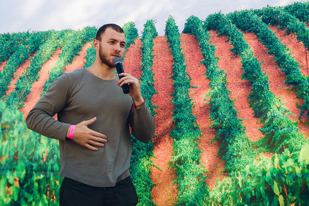 На мероприятии можно насладиться отборными устрицами и послушать лекции о гастрономии На мероприятии можно насладиться отборными устрицами и послушать лекции о гастрономии
