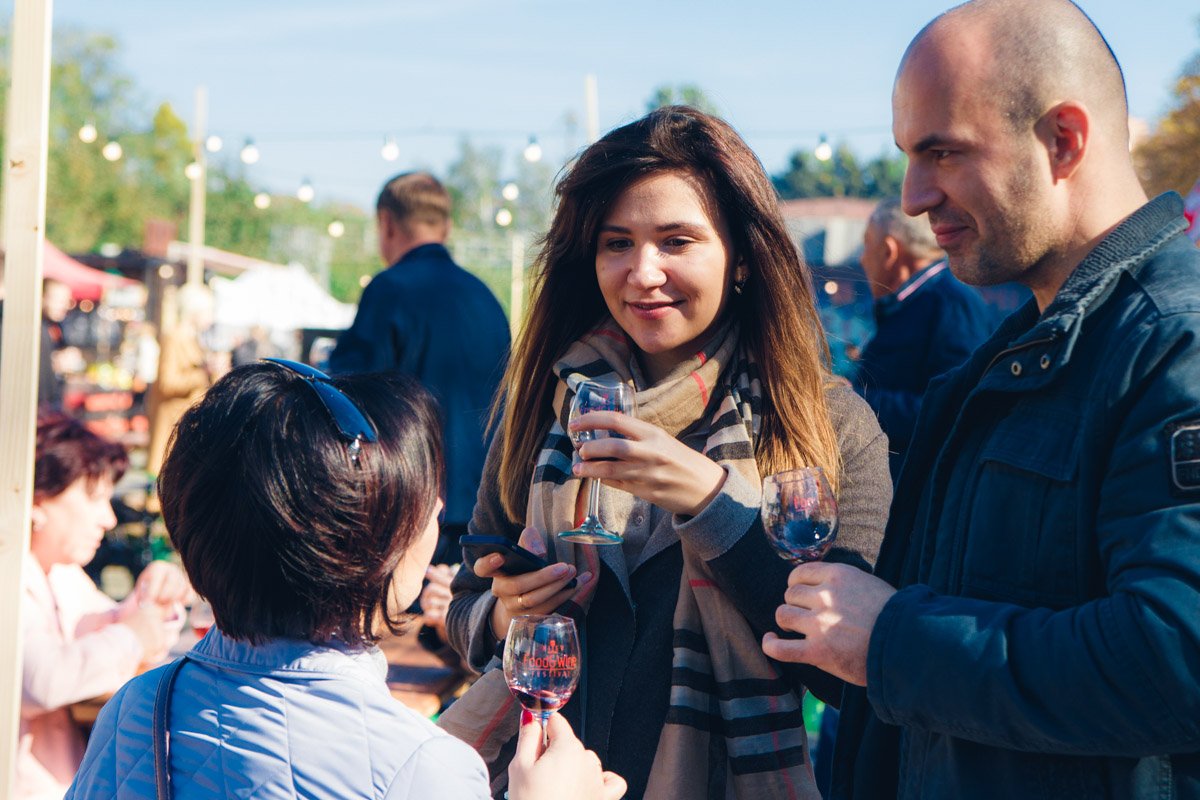 Это идеальное место, чтобы найти свою любимую винно-сырную пару и отлично провести время в кругу друзей. Это идеальное место, чтобы найти свою любимую винно-сырную пару и отлично провести время в кругу друзей.
